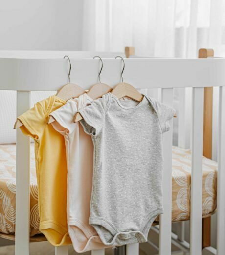 set-baby-bodysuits-newborn-girl-boy-child-s-bed-baby-s-room_optimized-scaled-460x520